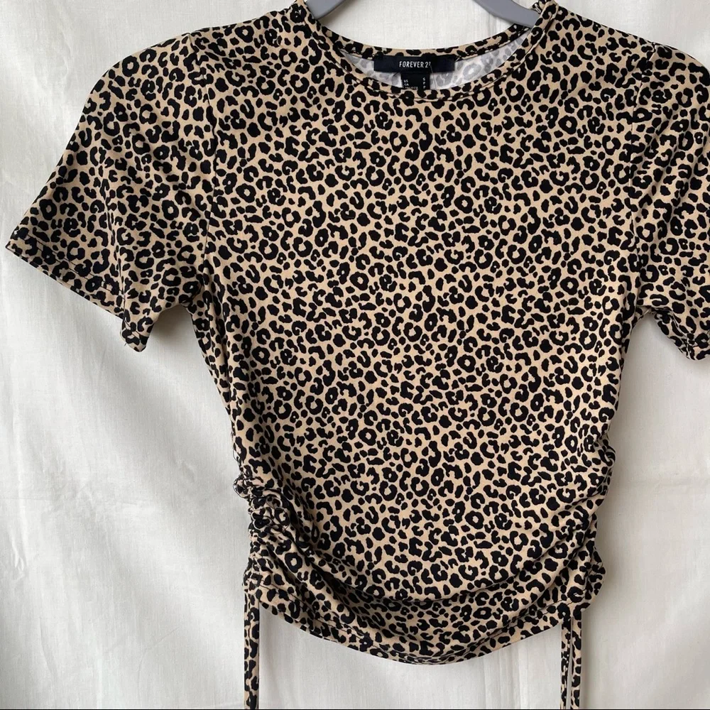Leopard Print Ruched Crop Top - Picture 3 of 9
